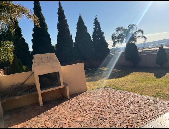 3 BEDROOM TOWNHOUSE FOR SALE IN THATCHFIELD